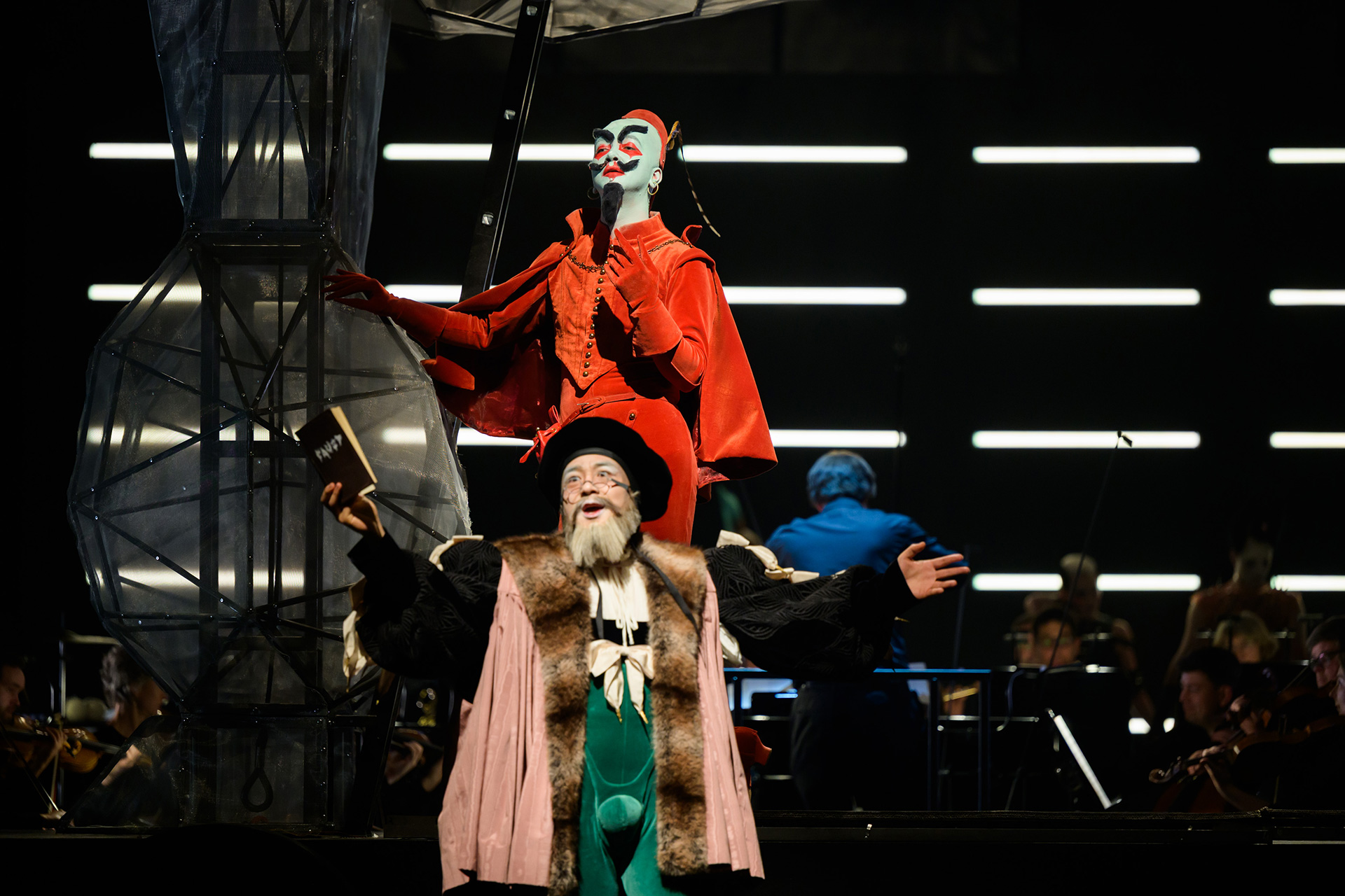 Faust et Hélène & Faust :: Mein Brustkorb : Mein Helm (2026) / Photo: Candy Welz