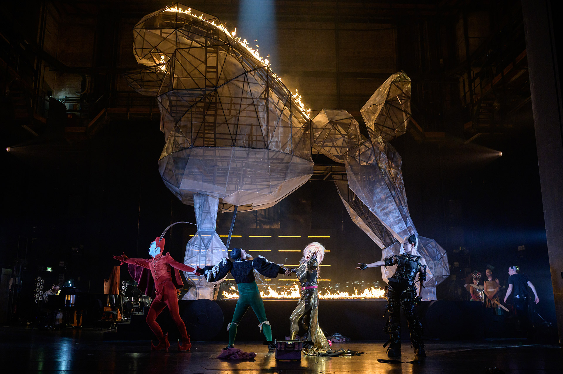 Faust et Hélène & Faust :: Mein Brustkorb : Mein Helm (2026) / Photo: Candy Welz