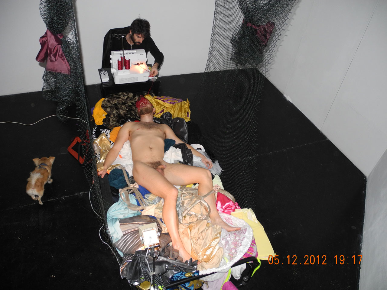 puppy has to suffer @ Angewandte 2012 / Photo: Otto Krause 2012